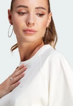 Adidas Originals Premium Essentials - T-Shirt Basique - Cloud White -ASOS af05041f0d3545a2b3adeeafd5cdaff3