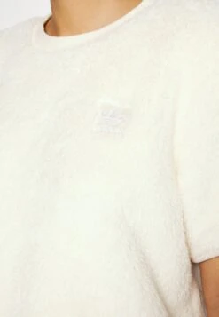 Adidas Originals Essentials Fluffy - T-Shirt Imprimé - White 13 Adidas Originals Essentials Fluffy - T-Shirt Imprimé - White -ASOS af5e349911184874a2388a2a945a3c46