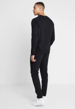 Adidas Originals Trefoil Pant Unisex - Pantalon De Survêtement - Black -ASOS b1b4480a0fe9442eb93045c36fa22f89