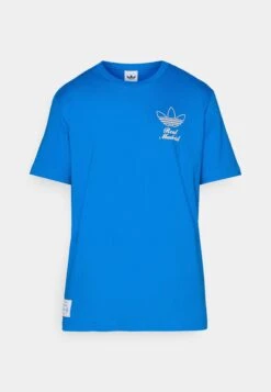 Adidas Originals REAL MADRID ICON GRAPHIC T-SHIRT - Article De Supporter D'équipe De Club - Bluebird -ASOS b2cfb2cefc4642fe9ac499bf5082a3b8