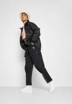 Adidas Originals Pants - Pantalon Cargo - Black -ASOS b3f27f40ed0649958ee5d240a651caac