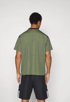 Adidas Originals FC BAYERN MUNICH ICON JERSEY - Article De Supporter D'équipe De Club - Base Green -ASOS b427cb97989a4a6f9816f46176b2ab97