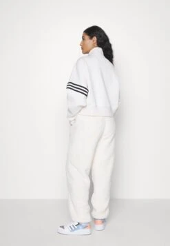 Adidas Originals Neuclassics - Sweat Zippé - White -ASOS b4a75f2c573147bf8b1cdefe99a0b039