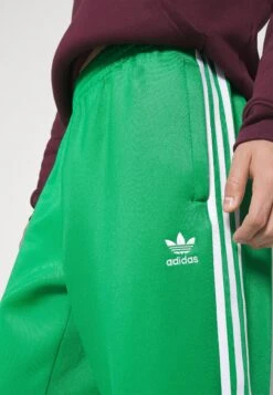 Adidas Originals Wide Unisex - Pantalon De Survêtement - Green -ASOS b54865b8d8154e9b9367fe1e009e1acd