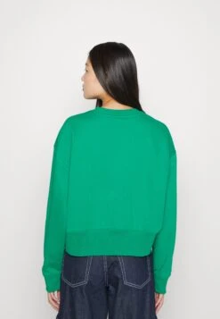 Adidas Originals Adicolor Essentials Crew - Sweatshirt - Green -ASOS b5917ff6322845c8bd814c93ecd7d343