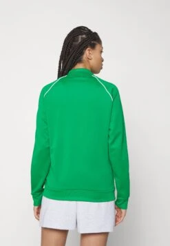 Adidas Originals Classics Sst - Blouson Bomber - Green -ASOS b5c984771bed4b91b8090a99e1a97607