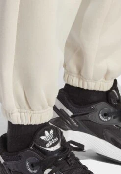 Adidas Originals Essentials - Pantalon De Survêtement - Beige -ASOS b6d4964897504fdab6e89a47f29b1b1c