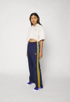 Adidas Originals Sst Tp Os - Pantalon De Survêtement - Dark Blue 11 Adidas Originals Sst Tp Os - Pantalon De Survêtement - Dark Blue -ASOS b7108ccbc7cb4f5e859769ccb667263a