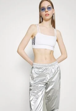 Adidas Originals Bra Originals Adicolor Primegreen Top Fitted - Débardeur - White 17 Adidas Originals Bra Originals Adicolor Primegreen Top Fitted - Débardeur - White -ASOS b73f7191a1da4684a8d204e361239a2a