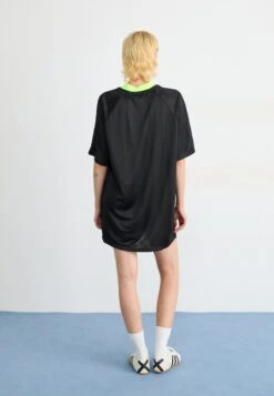 Adidas Originals DRESS - Robe En Jersey - Black/signal Green -ASOS b849e4c1b79f4eda9825c06673cd745f