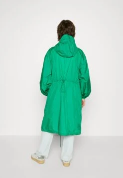 Adidas Originals Adicolor 70S Shiny - Parka - Green -ASOS b903bc5c963a47c2bdb79ed8e6918dca