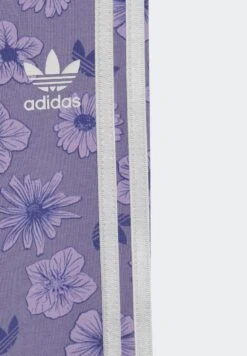 Adidas Originals Dress Leg. Set - T-Shirt Imprimé - Magic Lilac -ASOS bbfbb6ffecb84721a8255b0afa364ee0