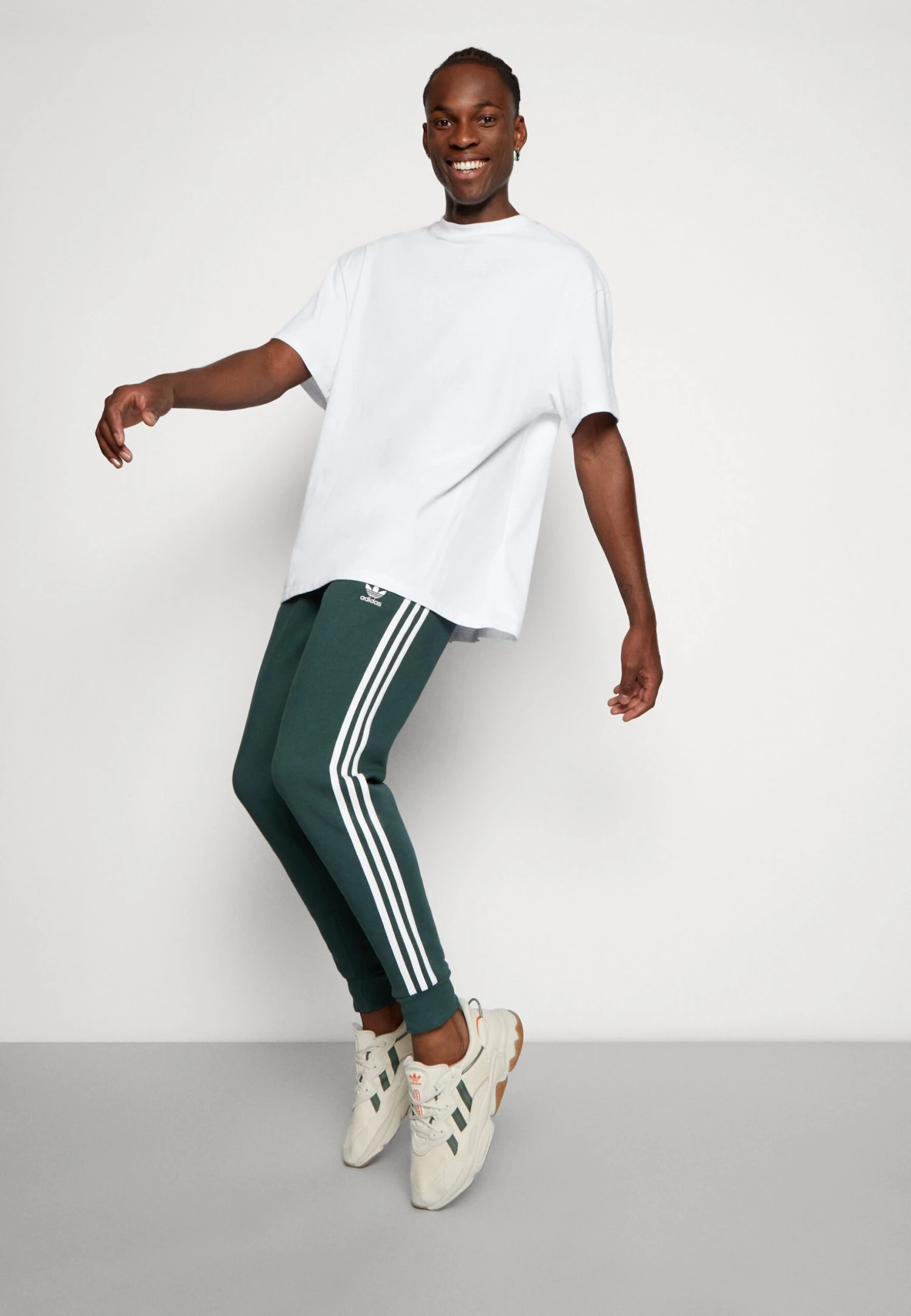 Adidas Originals 3-Stripes Pant Unisex - Pantalon De Survêtement - Mineral Green 4 Adidas Originals 3-Stripes Pant Unisex - Pantalon De Survêtement - Mineral Green – Image 4