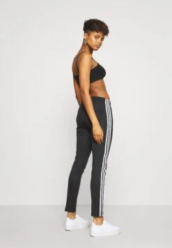 Adidas Originals Superstar - Pantalon De Survêtement - Black/White 8 Adidas Originals Superstar - Pantalon De Survêtement - Black/White -ASOS bd6ca9dfa4f84798bf14b4f134b00021