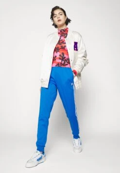 Adidas Originals Classi - Pantalon De Survêtement - Bluebird -ASOS bd84230a94ae426caf20250f44839642