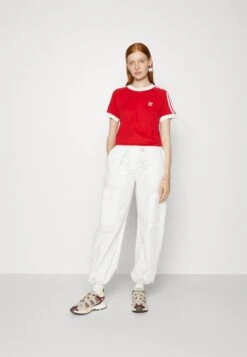 Adidas Originals T-Shirt Imprimé - Better Scarlet -ASOS bedff48d55da43e896cb9e0c3050aa8e