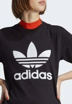Adidas Originals Classics Trefoil - T-Shirt Imprimé - Black -ASOS bef1a8af0aaf4608bf0dcbdbc3580a2a
