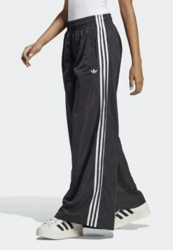 Adidas Originals Oversized - Pantalon De Survêtement - Black -ASOS c0f73cc4fb0f46b98f2461ce291cc1dc