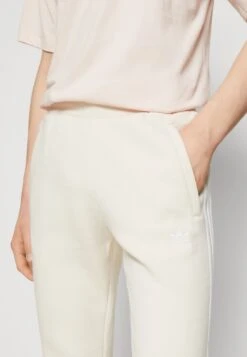 Adidas Originals Stripes Pant Unisex - Pantalon De Survêtement - White -ASOS c25352a2d3e847fb8f4073d3d3182ca1