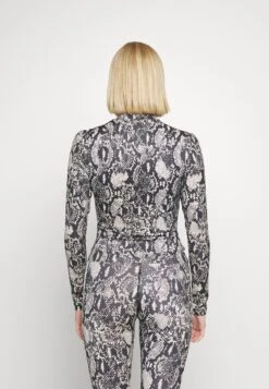 Adidas Originals Tee - T-Shirt À Manches Longues - Black -ASOS c32c19535b0f4521ba0f24da5fbf9287