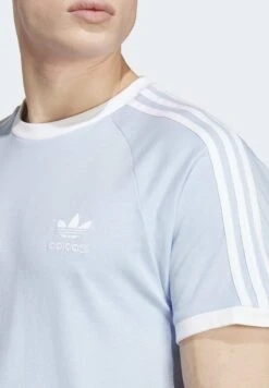 Adidas Originals 3 Stripes Tee Unisex - T-Shirt Imprimé - Blue Dawn -ASOS c565af81f9784e5aa71c81d12fbdef7d