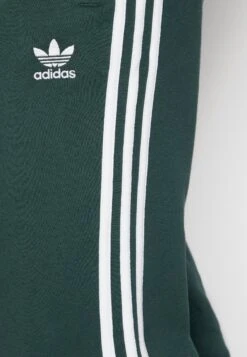 Adidas Originals 3-Stripes Pant Unisex - Pantalon De Survêtement - Mineral Green 11 Adidas Originals 3-Stripes Pant Unisex - Pantalon De Survêtement - Mineral Green -ASOS c57e1c43ea2948c2b543c432a9c43453