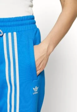 Adidas Originals Adicolor 70S Pants - Pantalon De Survêtement - Bluebird 13 Adidas Originals Adicolor 70S Pants - Pantalon De Survêtement - Bluebird -ASOS c61044e5eeb64fd595e2c00f1532b1d1