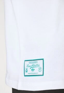Adidas Originals LIVERPOOL FC ICON GRAPHIC T-SHIRT - Article De Supporter D'équipe De Club - White -ASOS c6652a685ae64e728f38db4fa5c2e990