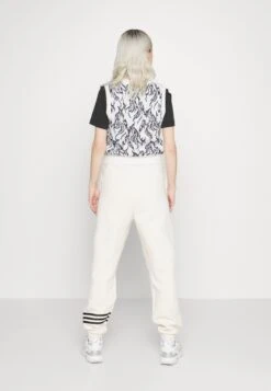 Adidas Originals Neuclassics Joggers - Pantalon De Survêtement - White -ASOS c6d51288b53d479797fa490e3bcc6ab5