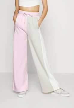 Adidas Originals Wide Leg - Pantalon De Survêtement - Clear Pink -ASOS ca0e3b1eadf34b03ab687fd296566bb8