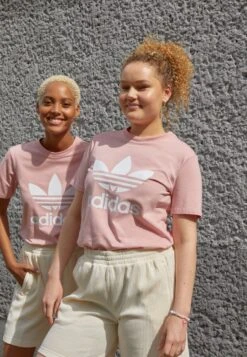Adidas Originals Trefoil Tee - T-Shirt Imprimé - Light Pink -ASOS ca8256918b9340838eb0d7404ef0c96e