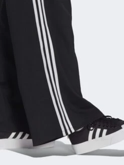 Adidas Originals Relaxed Wide Leg - Pantalon De Survêtement - Black -ASOS cb36c8b5ff7a41e290378b53187348b1