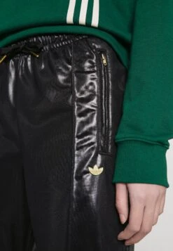 Adidas Originals Firebird Tracksuit Pants - Pantalon Classique - Black -ASOS cb870aefd1b446679b320f57693bcaa5