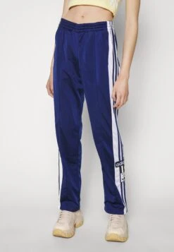 Adidas Originals Adicolor Classics Adibreak Trackpant - Pantalon De Survêtement - Dark Blue 9 Adidas Originals Adicolor Classics Adibreak Trackpant - Pantalon De Survêtement - Dark Blue -ASOS cc6f7c07bfca4be69ed7983b3cdbc765