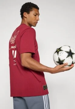 Adidas Originals ARSENAL FC ICON GRAPHIC TEE - Article De Supporter D'équipe De Club - Team Coll Burgundy -ASOS cca1f9df5e80485fac6d9a43780dfebf