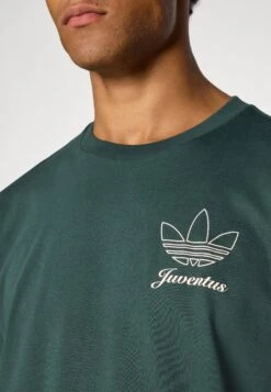 Adidas Originals JUVENTUS TURIN ICON GRAPHIC TEE - Article De Supporter D'équipe De Club - Shadow Green -ASOS d7aa2b2636f648188f9e2c5a8b6599f5