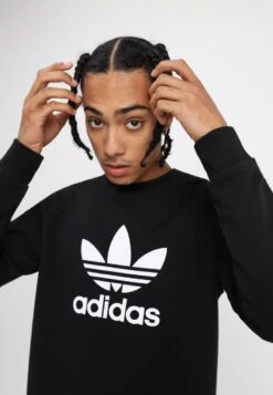 Adidas Originals Trefoil Crew Unisex - Sweatshirt - Black -ASOS dda5d8f7d12f4b049610995bb82b1ae3