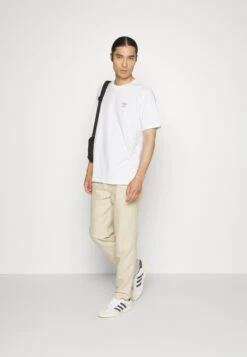 Adidas Originals Multi Tee - T-Shirt Imprimé - White -ASOS df237773560f4eb8bff8934a18dd60c1