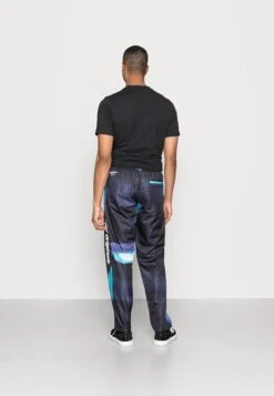 Adidas Originals Yung - Pantalon De Survêtement - Black/Semi Mint Rush -ASOS e080c5a7083f4f6f8a065fb01ec1a3dc