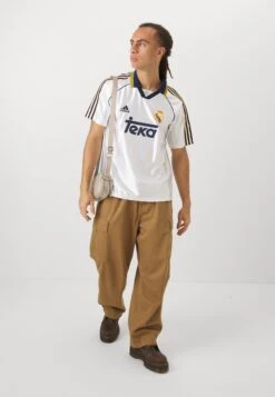 Adidas Originals REAL MADRID HOME 99 - Article De Supporter D'équipe De Club - White -ASOS e0ce9c85b2334600a7ca00da83ab83c9