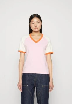 Adidas Originals Adicolor 70S Cali Tee V Neck - T-Shirt Basique - True Pink -ASOS e0decaa2f47f4bc3acc8c8de005246ce
