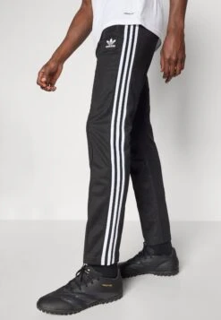 Adidas Originals CLASSIC TP - Pantalon De Survêtement - Black/white -ASOS e1f3959f4beb4c2fb2361c8f61cc7a5d