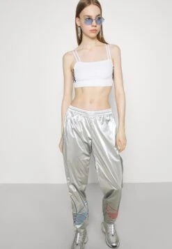 Adidas Originals Bra Originals Adicolor Primegreen Top Fitted - Débardeur - White 16 Adidas Originals Bra Originals Adicolor Primegreen Top Fitted - Débardeur - White -ASOS e31dfea4537240b0b80894a473b3c513