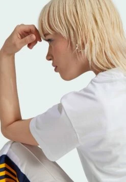 Adidas Originals Pearl Trefoil - T-Shirt Imprimé - White -ASOS e44fbab3ce854f61b12027a1bdb33200