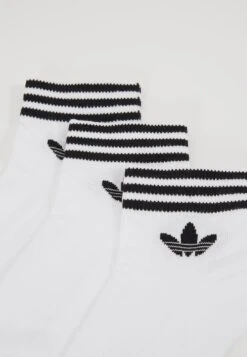 Adidas Originals Unisex 3 Pack - Chaussettes - White/Black -ASOS e450839fdc8e46b989f867c39f43d96a