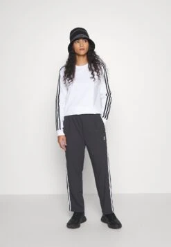 Adidas Originals Longsleeve - T-Shirt À Manches Longues - White -ASOS e507ba16a71547b7a3fdc0cb43ff49dc