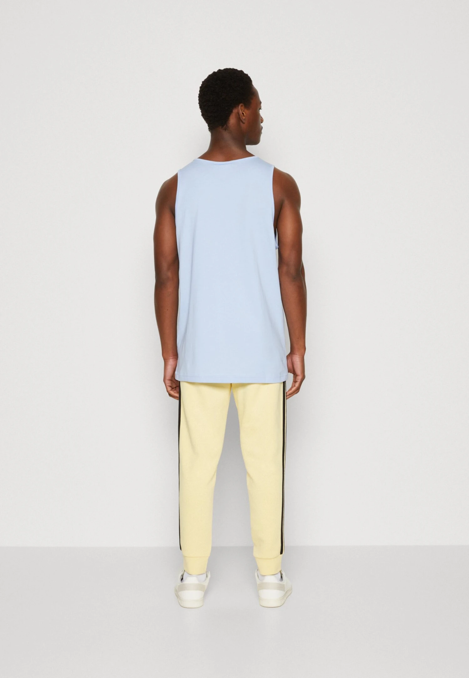 Adidas Originals Essentials Tank - Débardeur - Blue Dawn 3 Adidas Originals Essentials Tank - Débardeur - Blue Dawn – Image 3