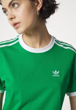 Adidas Originals 3 Stripes Tee - T-Shirt Imprimé - Green -ASOS e961c7e9481e4be4baf7996ded94bf19