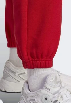 Adidas Originals Essentials - Pantalon De Survêtement - Better Scarlet -ASOS eb0a6e093e874408ae1588bfef217ce4