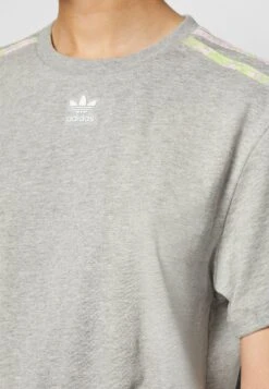 Adidas Originals Snaketee - T-Shirt Imprimé - Medium Grey Heather 13 Adidas Originals Snaketee - T-Shirt Imprimé - Medium Grey Heather -ASOS eb6916941945453baada1047be1008e6